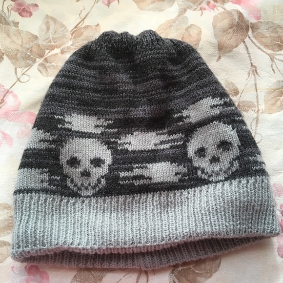 The children’s Place skull winter hat-Boys 8+ - Picture 1 of 2